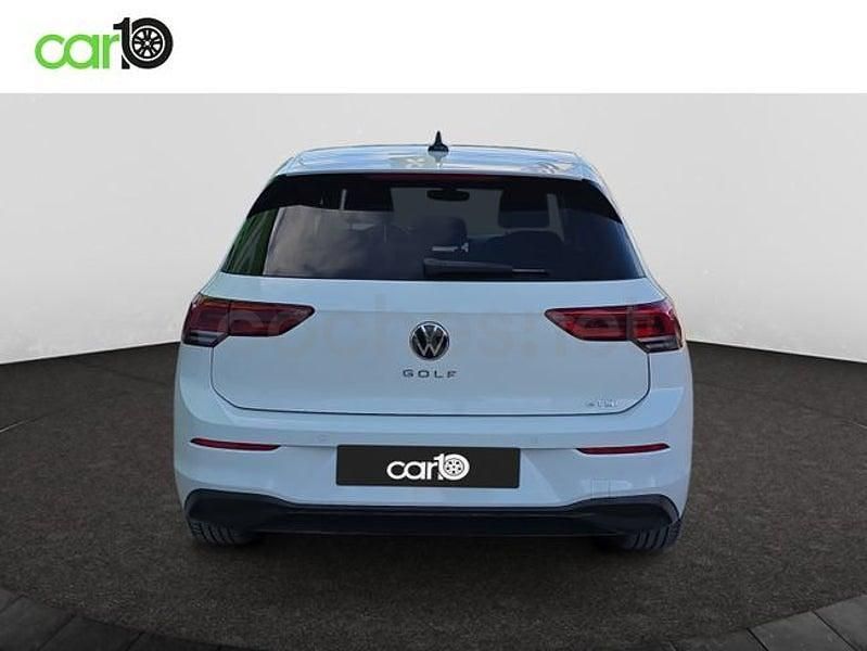 Usado VW Golf VIII Life 110 CV (80 kW) 2023 Blanco Familiar