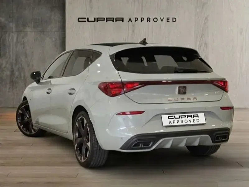 Usado Cupra Leon 150 CV (110 kW) 2025 Gris / plata Berlina