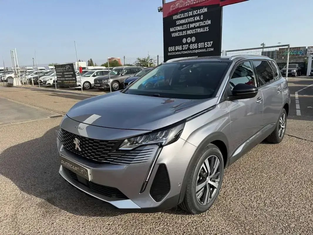Usado Peugeot 5008 Allure 131 CV (96 kW) 2022 Gris SUV