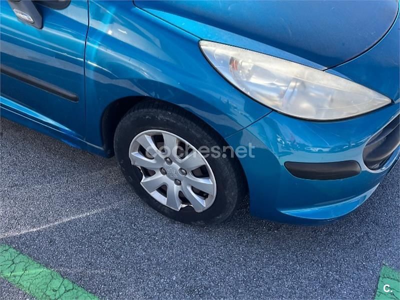 Usado Peugeot 207 70 CV (51 kW) 2010 Azul Berlina