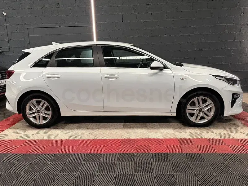 Usado Kia Ceed 115 CV (84 kW) 2019 Blanco Utilitario