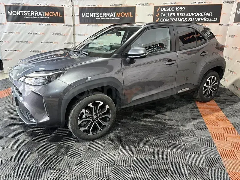 Nuevo Toyota Yaris Cross Active 130 CV (95 kW) 2026 Gris / plata SUV