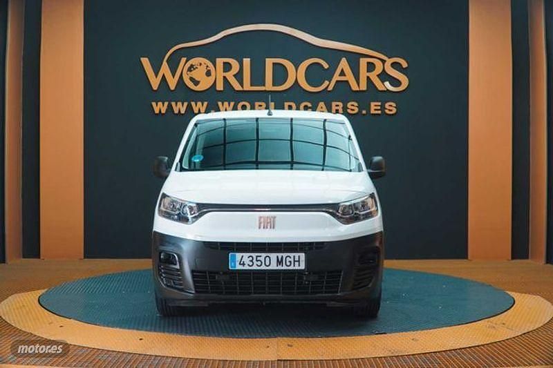 Usado Fiat Doblò 102 CV (75 kW) 2023 Blanco Monovolumen