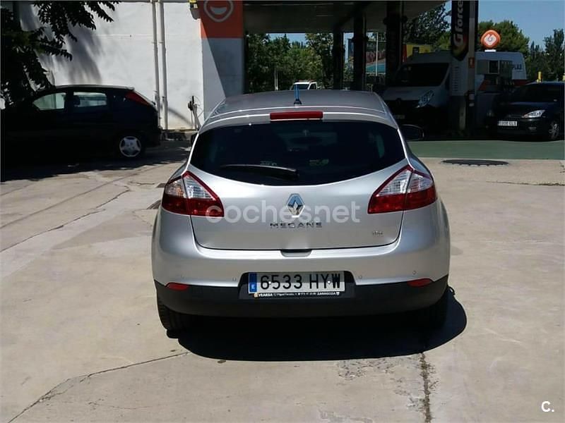 Usado Renault Mégane LIMITED 115 CV (84 kW) 2014 Gris / plata Berlina