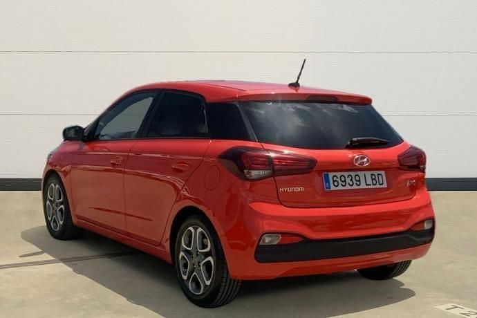 Usado Hyundai i20 100 CV (73 kW) 2019 Rojo Utilitario