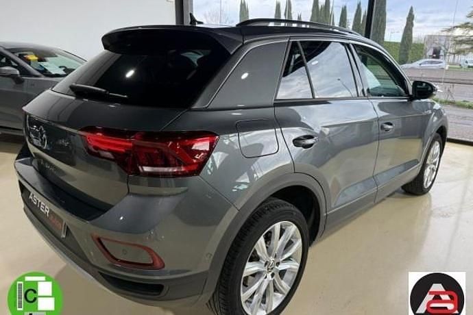 Usado VW T-Roc Life 150 CV (110 kW) 2022 Gris / plata SUV