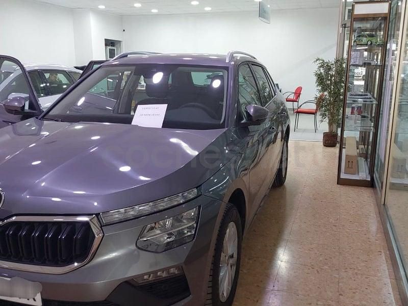 Usado Skoda Kamiq Selection 115 CV (84 kW) 2025 Gris / plata SUV