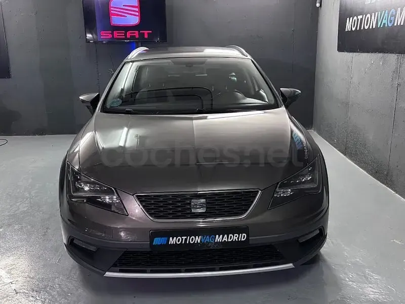 Usado Seat Leon 4Drive 150 CV (110 kW) 2015 Gris / plata Familiar