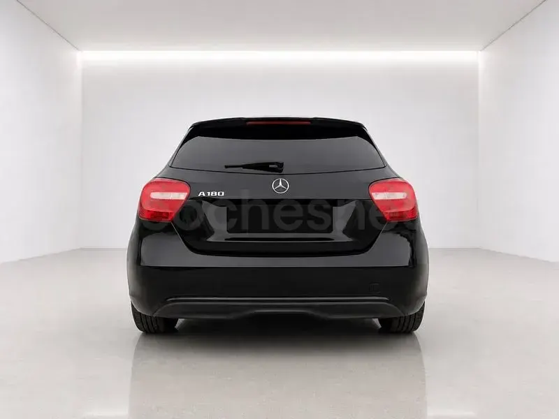 Usado Mercedes A180 Style 122 CV (89 kW) 2014 Negro Berlina