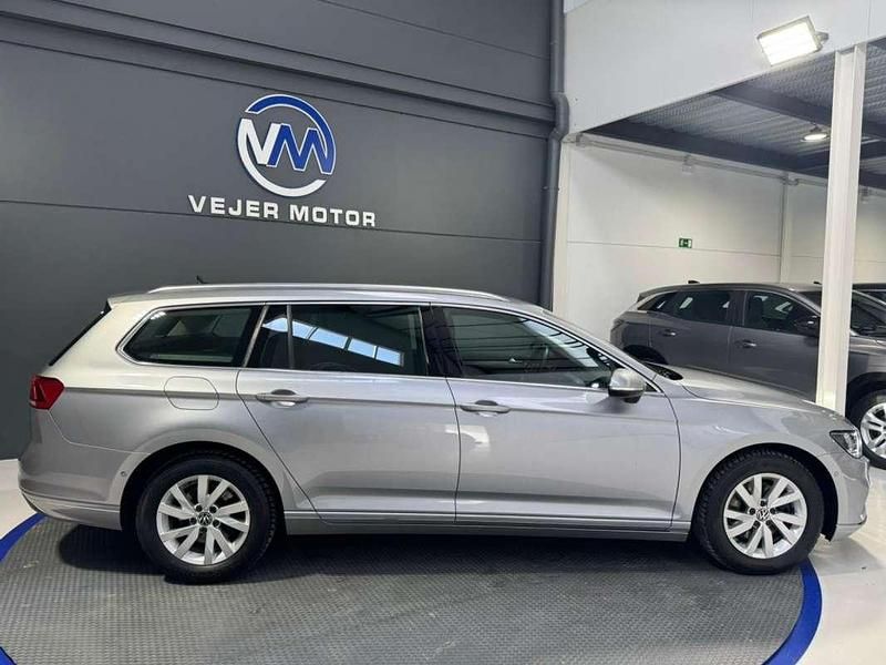 Usado VW Passat Business 122 CV (89 kW) 2022 Gris Familiar