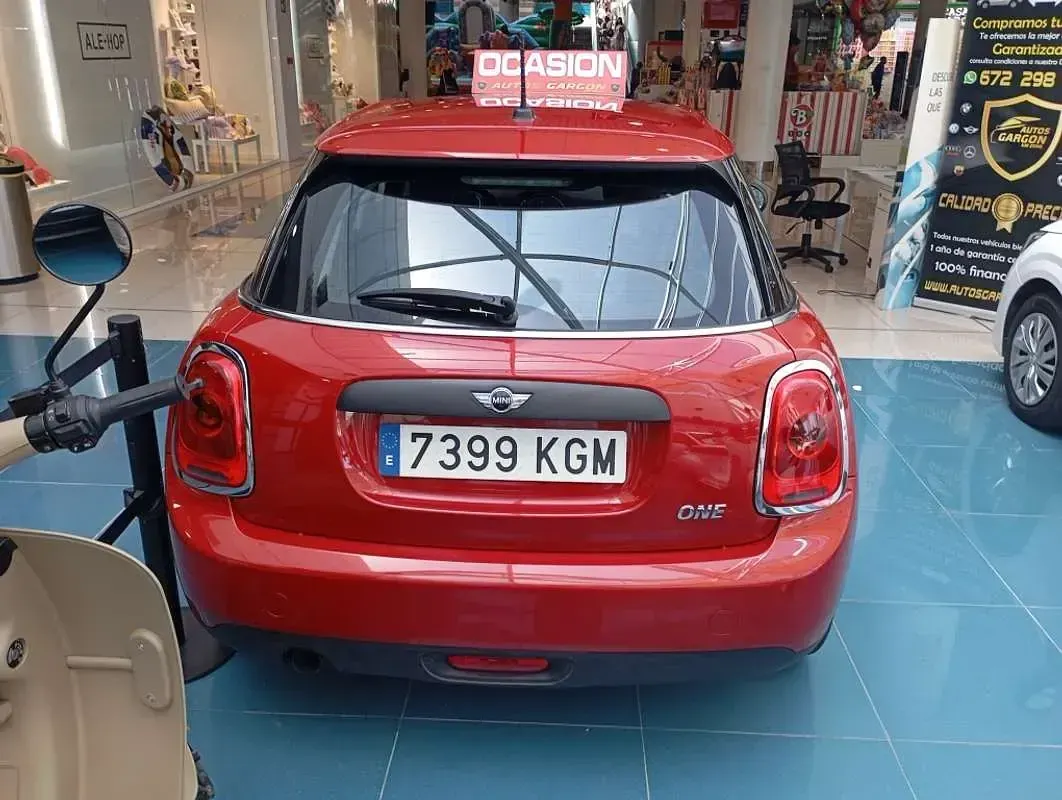 Usado Mini One Countryman 102 CV (75 kW) 2017 Rojo SUV