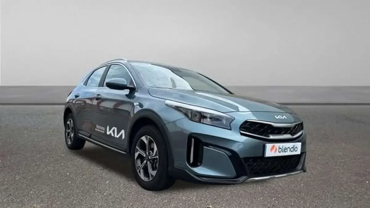 Usado Kia XCeed 136 CV (100 kW) 2024 Gris SUV