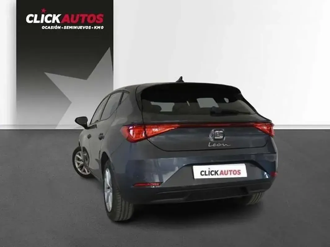 Usado Seat Leon Style 125 CV (91 kW) 2023 Gris Utilitario