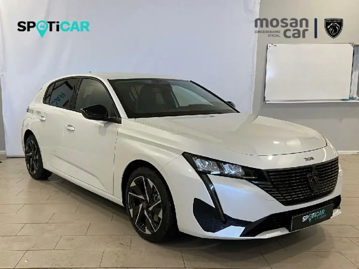 Usado Peugeot 308 Allure 131 CV (96 kW) 2023 Blanco Berlina