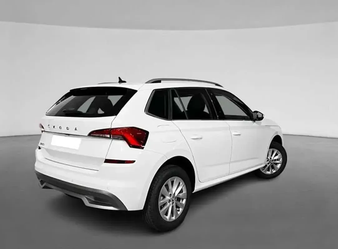 Usado Skoda Kamiq Ambition 110 CV (80 kW) 2023 Blanco SUV