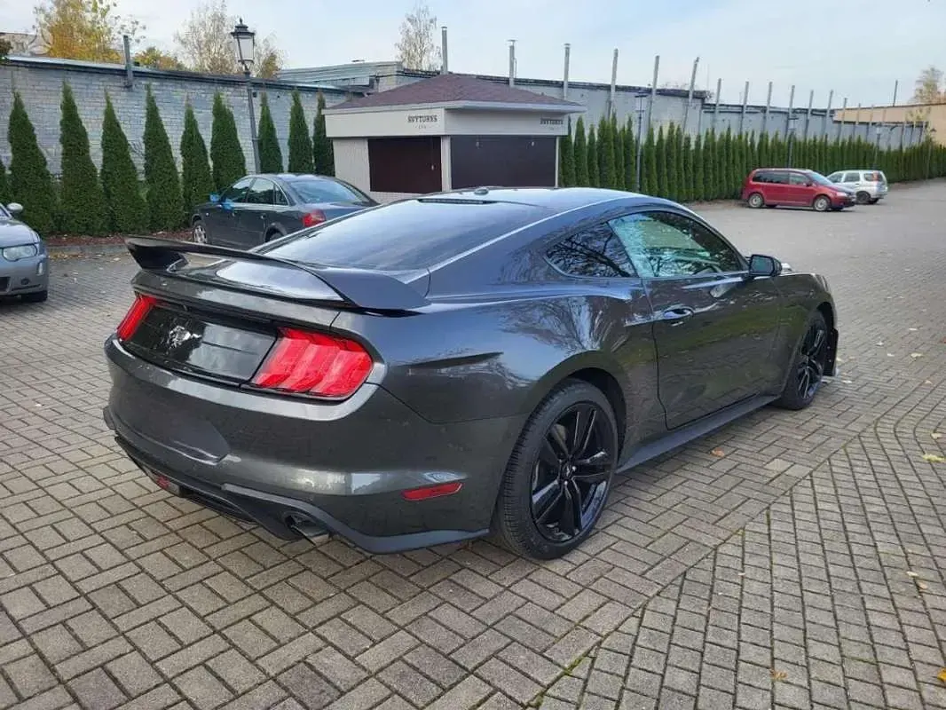Usado Ford Mustang 310 CV (228 kW) 2020 Gris Coupe