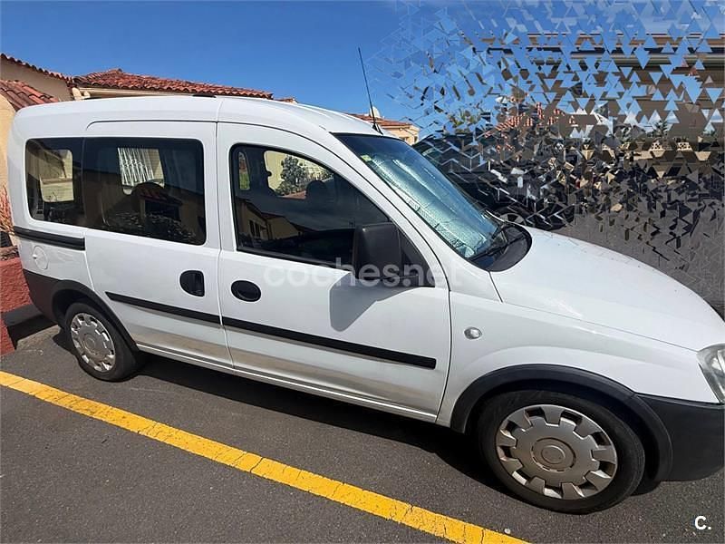 Usado Opel Combo Cosmo 75 CV (55 kW) 2011 Blanco Monovolumen