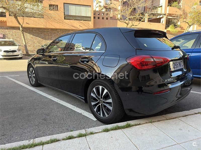 Usado Mercedes A180 116 CV (85 kW) 2020 Negro Berlina