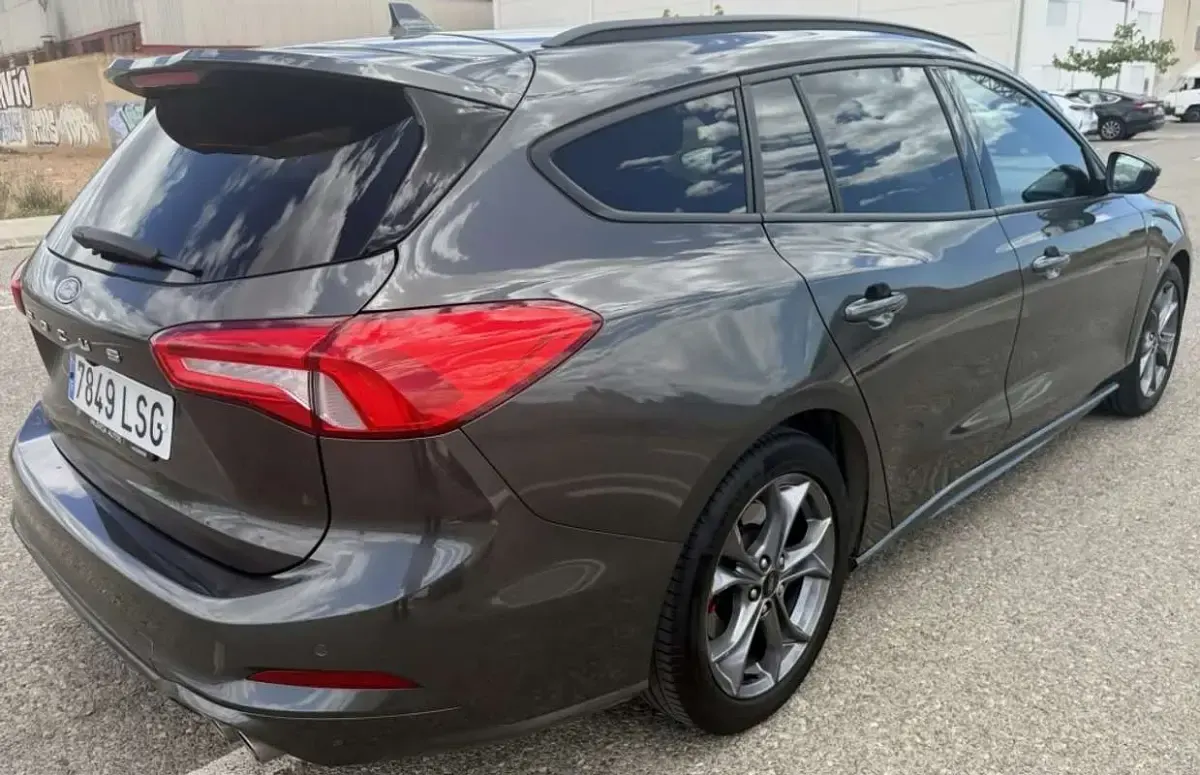 Usado Ford Focus ST-Line 120 HP (88 kW) 2021 Cinzento Carrinha