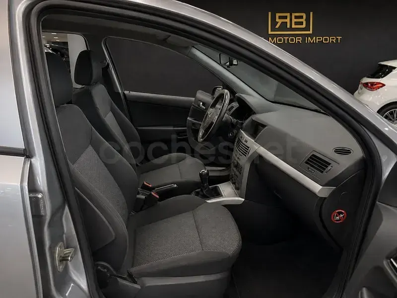 Usado Opel Astra Enjoy 115 CV (84 kW) 2008 Gris / plata Berlina