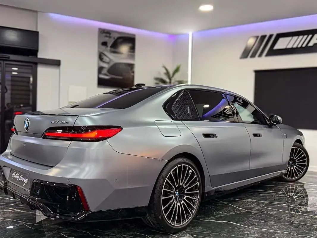 Usado BMW 740 M Sport 299 CV (219 kW) 2024 Gris Berlina