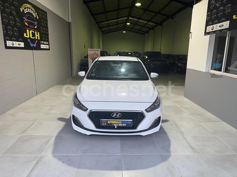 Usado Hyundai i30 95 CV (69 kW) 2020 Blanco Berlina