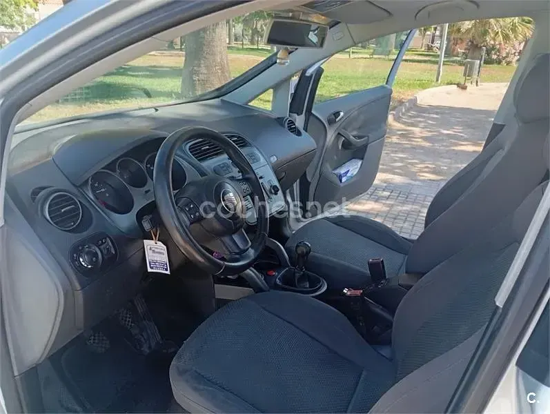 Usado Seat Altea 105 CV (77 kW) 2006 Azul Monovolumen