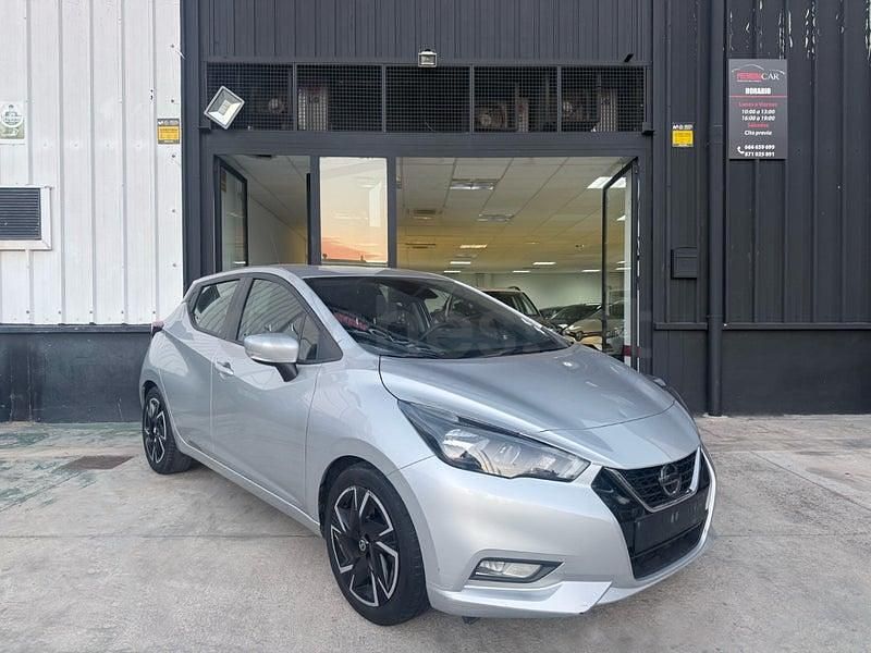 Usado Nissan Micra Acenta 92 CV (67 kW) 2022 Gris / plata Utilitario