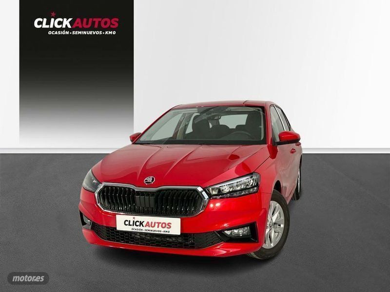 Plateado Usado 2024 Skoda Fabia Ambition Berlina | 16.700 € (Precio justo) - Imagen 1/4