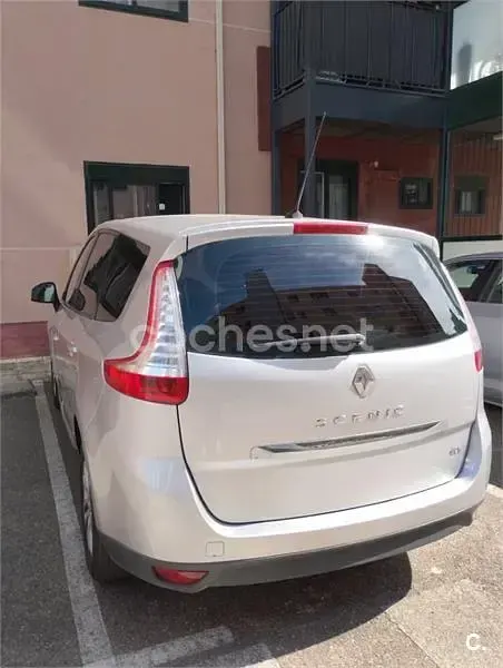 Usado Renault Grand Scénic III Dynamique 110 CV (80 kW) 2012 Gris / plata Monovolumen
