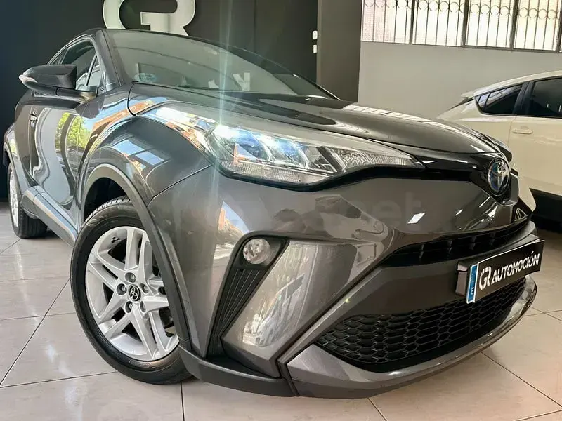 Usado Toyota C-HR Advance 122 CV (89 kW) 2023 Gris / plata SUV