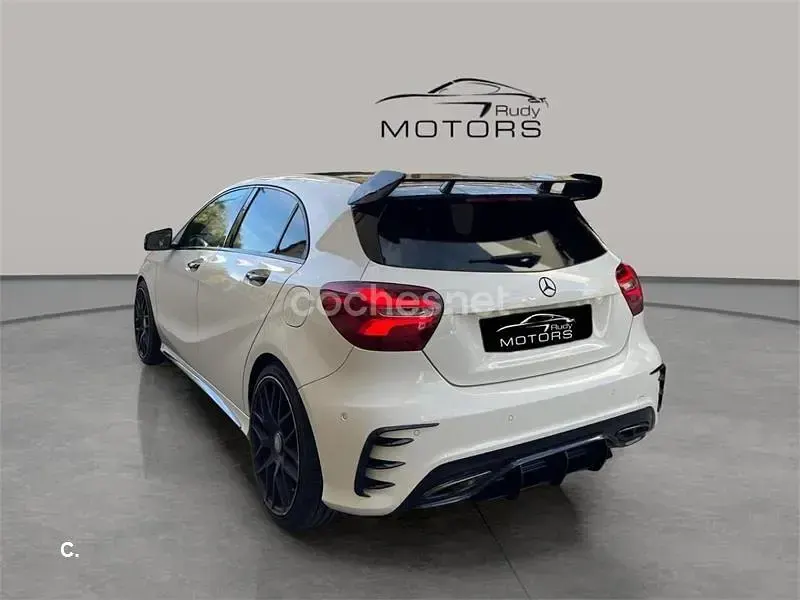 Usado Mercedes A180 AMG line 122 CV (89 kW) 2016 Blanco Berlina