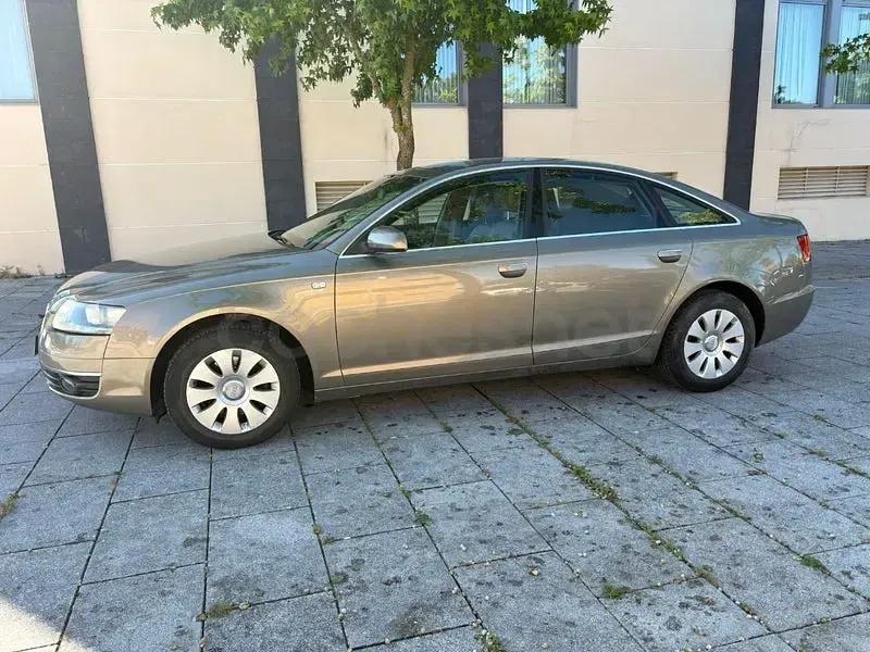 Usado Audi A6 140 CV (102 kW) 2005 Beige Berlina