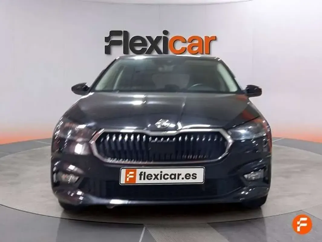 Usado Skoda Fabia Selection 95 CV (69 kW) 2025 Negro Utilitario