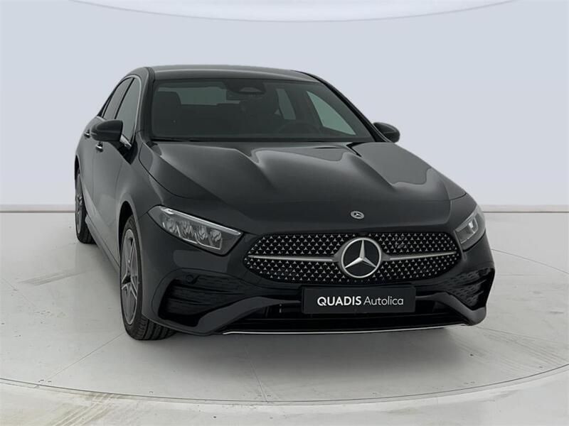 Usado Mercedes A250 218 CV (160 kW) 2024 Negro cosmos Berlina