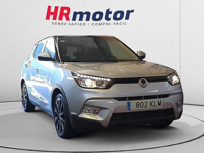 Gris Usado 2018 Ssangyong (KGM) Tivoli SUV | 13.790 € - Imagen 1/4
