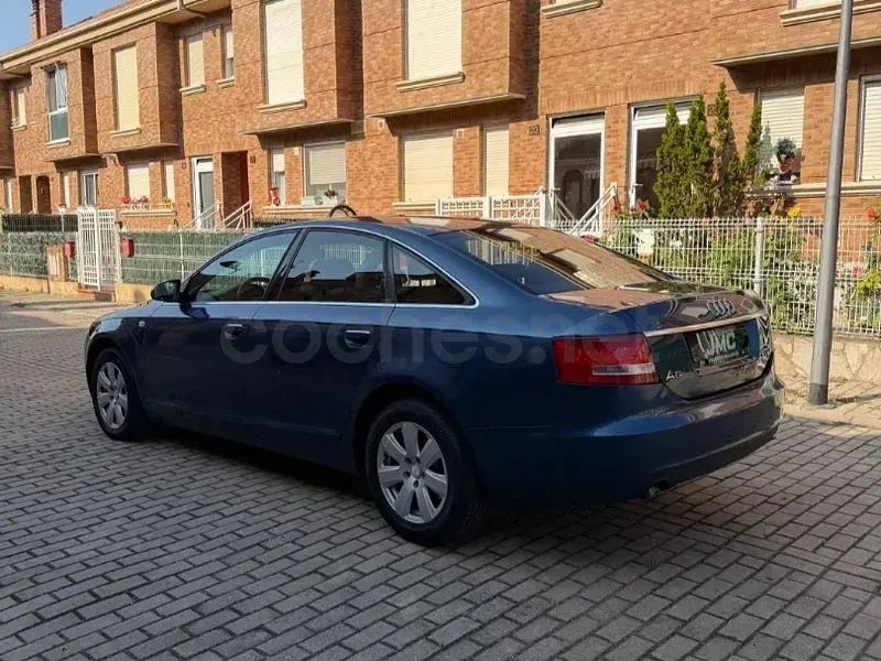 Usado Audi A6 180 CV (132 kW) 2005 Azul Berlina