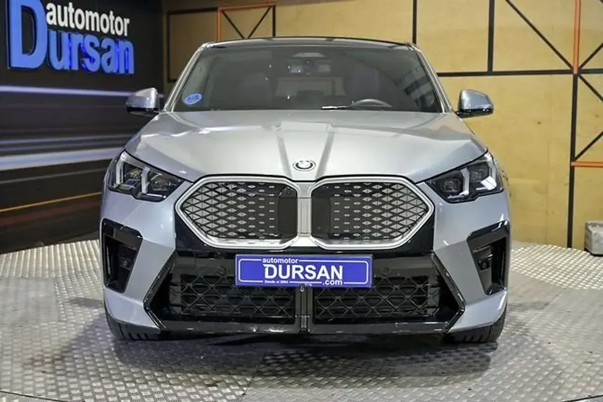 Usado BMW iX2 M Sport 150 kW (204 CV) 2024 Gris SUV