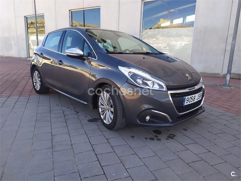 Usado Peugeot 208 Allure 100 CV (73 kW) 2016 Verde Utilitario