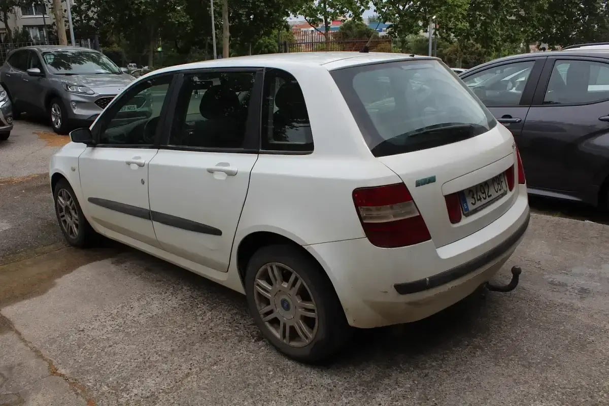 Usado Fiat Stilo Active 115 CV (84 kW) 2002 Blanco Berlina