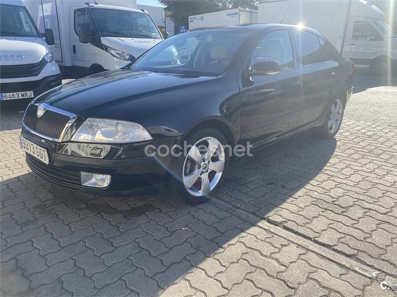 Negro Usado 2008 Skoda Octavia Elegance Berlina | 4000 € - Imagen 1/4