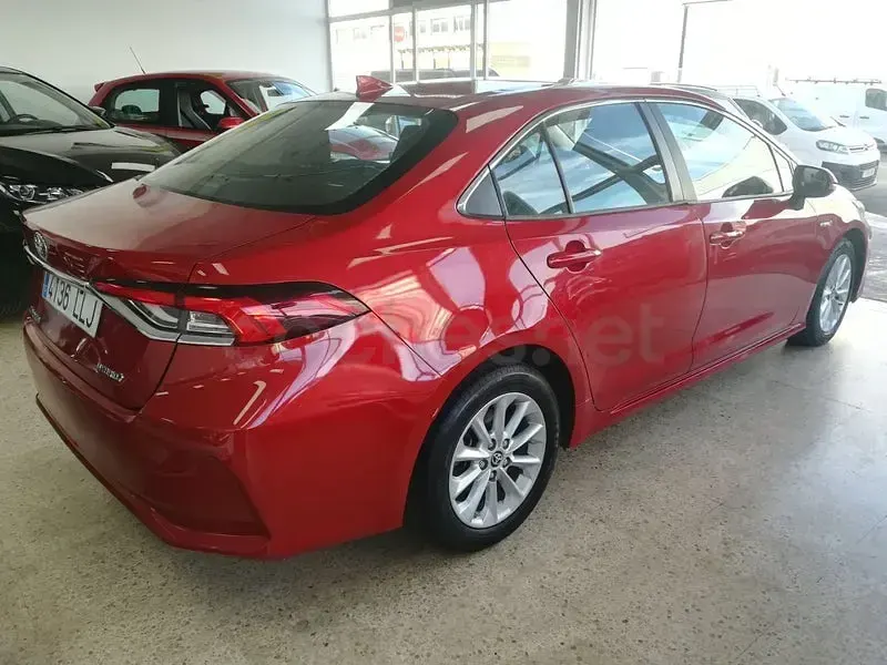 Usado Toyota Corolla Active 122 CV (89 kW) 2020 Granate Berlina