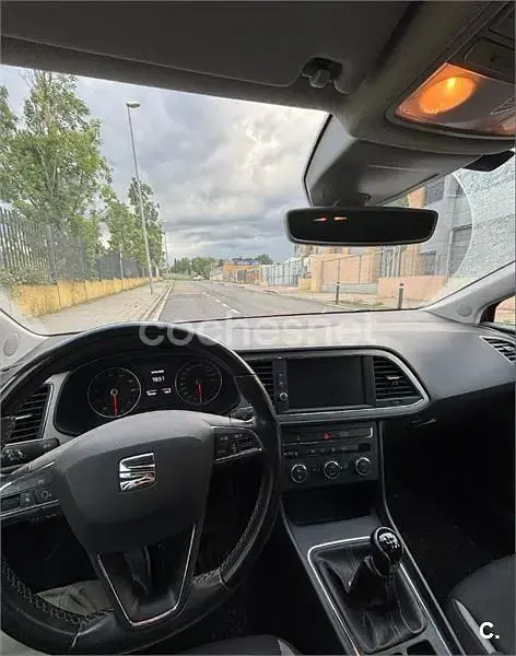 Usado Seat Leon Style 110 CV (80 kW) 2017 Rojo Berlina