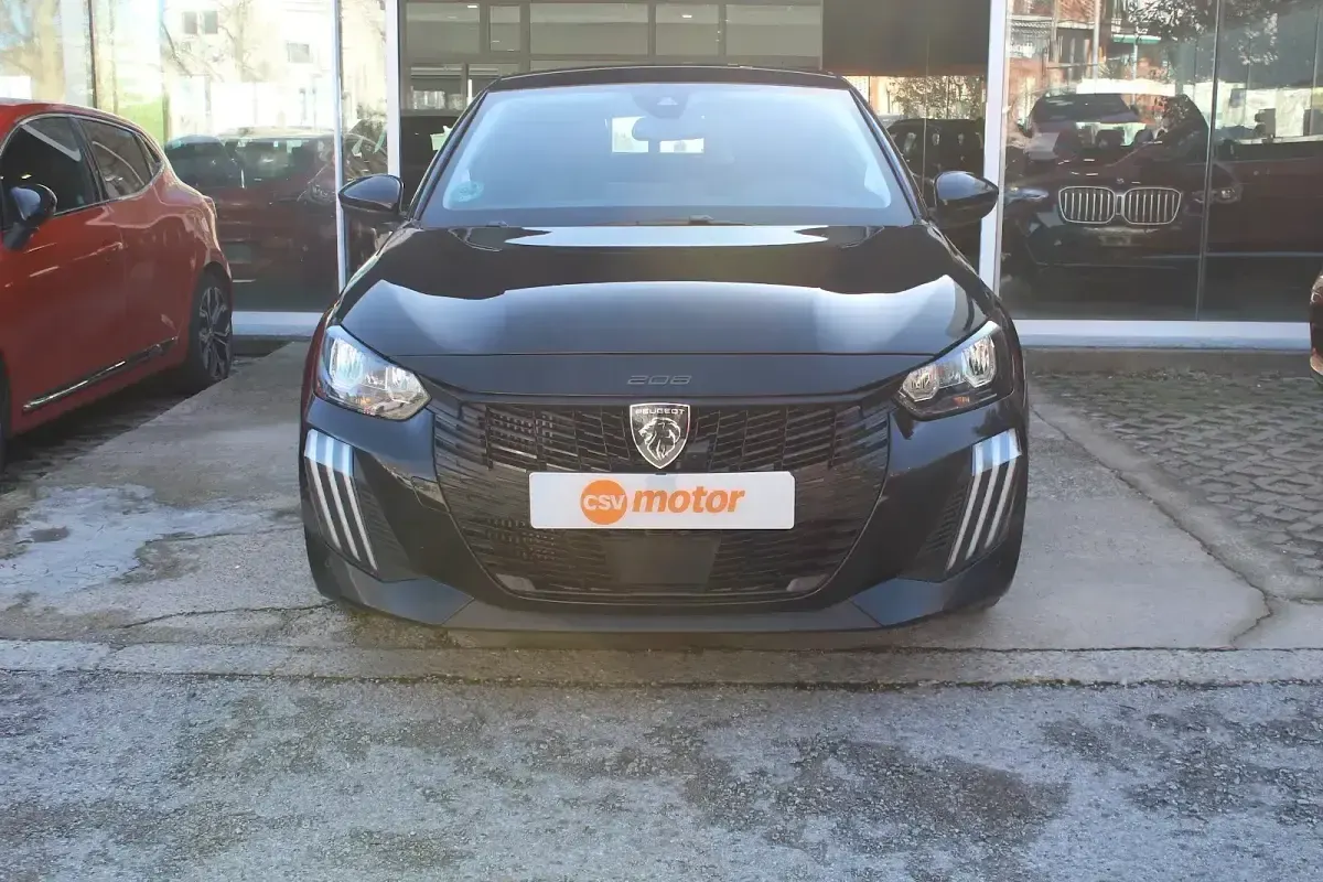 Usado Peugeot 208 Allure 101 CV (74 kW) 2025 Negro Utilitario