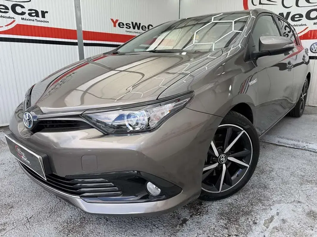 Usado Toyota Auris Hybrid 136 CV (100 kW) 2018 Beige Utilitario