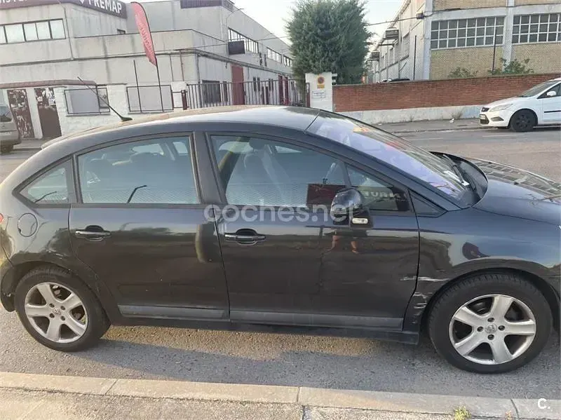 Usado Citroën C4 92 CV (67 kW) 2005 Negro Berlina