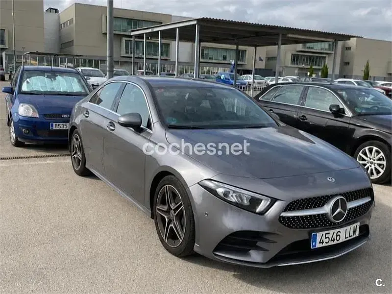 Usado Mercedes A180 116 CV (85 kW) 2021 Gris / plata Berlina