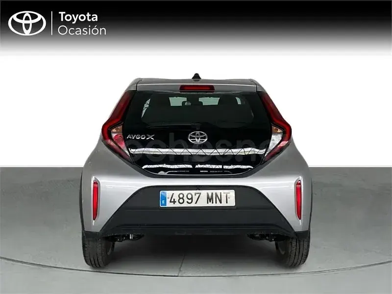 Usado Toyota Aygo X Play 72 CV (52 kW) 2024 Gris / plata SUV