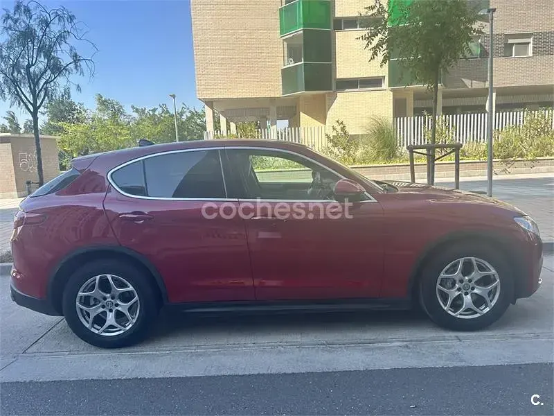 Usado Alfa Romeo Stelvio 180 CV (132 kW) 2018 Rojo SUV