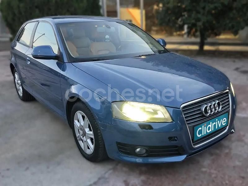 Usado Audi A3 Premium 105 CV (77 kW) 2010 Azul Berlina